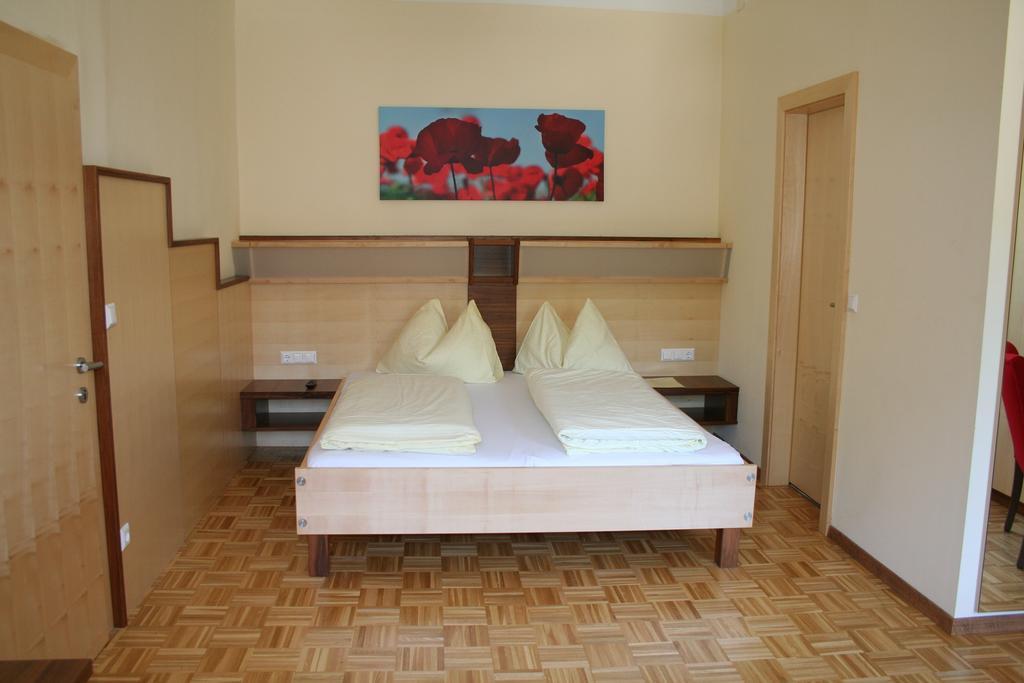Hotel Restaurant Thadeushof Techelsberg Стая снимка