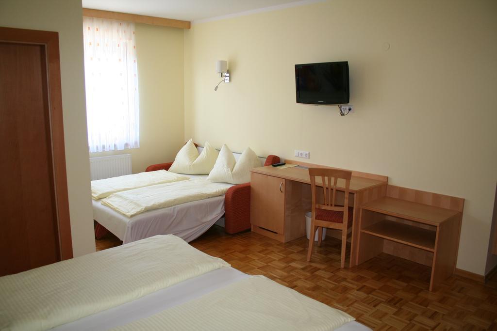 Hotel Restaurant Thadeushof Techelsberg Стая снимка
